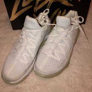 Nike LeBron 17 Low ‘white camo’ basketball sneaker - perfect condition!